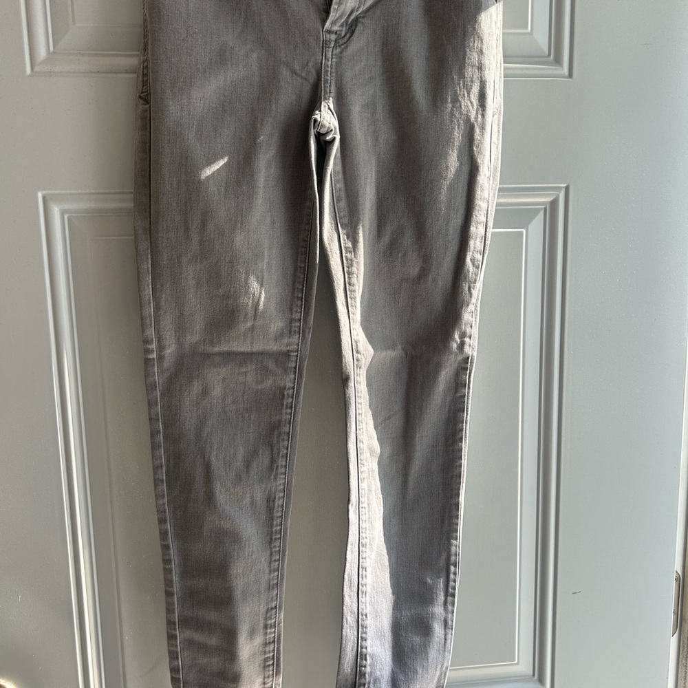 Kensie Knockout Skinny Jeans in Light Gray